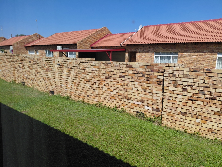 To Let 2 Bedroom Property for Rent in Wilkoppies North West